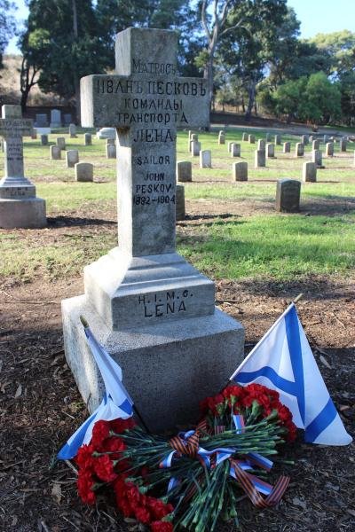 Могила моряка Ивана Пескова на Mary Island, США